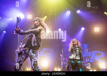 Manchester, Royaume-Uni. 9 février 20120. Michael Starr, Satchel, Lexxi Foxx et Stix Tsadinia du groupe Steel Panther se produire à l'entrepôt de Victoria de Manchester sur leur « Heavy Metal Rules » tournée britannique, Manchester 2019-02-09 . Crédit : Gary Mather/Alay Live News Banque D'Images