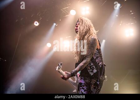 Manchester, Royaume-Uni. 9 février 20120. Michael Starr, Satchel, Lexxi Foxx et Stix Tsadinia du groupe Steel Panther se produire à l'entrepôt de Victoria de Manchester sur leur « Heavy Metal Rules » tournée britannique, Manchester 2019-02-09 . Crédit : Gary Mather/Alay Live News Banque D'Images