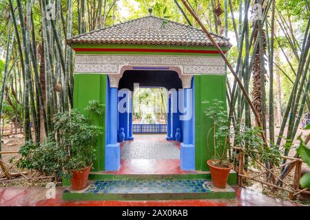 Marrakech, Maroc - 15 janvier 2020: Belvédère dans le beau jardin Majorelle créé par Yves Saint Laurent à Marrakech, Maroc Banque D'Images