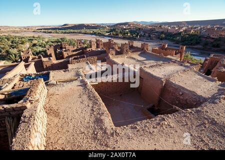 Vue panoramique sur la ville d'argile ait Ben Haddou au Maroc Banque D'Images