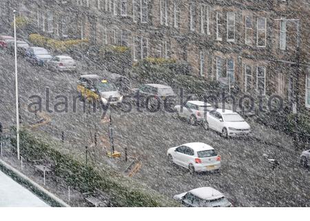 Édimbourg, Écosse, Royaume-Uni. 10 février 2020. Fortes averses de neige affectant le quartier résidentiel du centre-ville d'Edimbourg. Crédit: Craig Brown/Alay Live News Banque D'Images