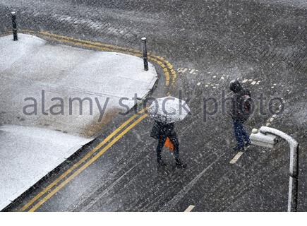 Édimbourg, Écosse, Royaume-Uni. 10 février 2020. Fortes averses de neige affectant le quartier résidentiel du centre-ville d'Edimbourg. Crédit: Craig Brown/Alay Live News Banque D'Images