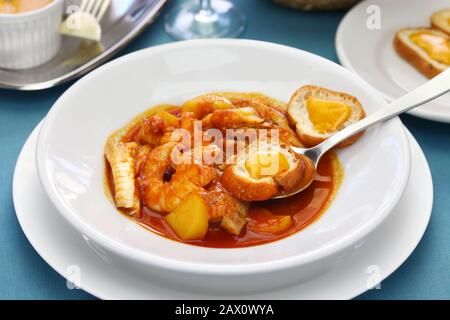 bouillabaisse, soupe de poisson, soupe française de poisson marseille Banque D'Images