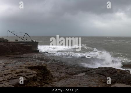 Portland Bill, Dorset. 10 février 2020. Météo au Royaume-Uni : Storm Ciara bat le littoral, Dave Hammant/Alay Live News Banque D'Images