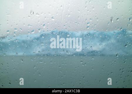 Gouttelettes D'Eau Sur La Fenêtre Vitrée Du Bateau De Croisière, Glacier Perito Moreno, Lac Argentino, El Calafate, Patagonia, Argentine Banque D'Images