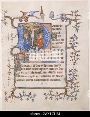 Feuille de manuscrit avec la Crucifixion dans un D initial, à partir d'un livre D'Heures, CA. 1350. Banque D'Images