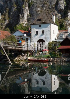 Alte Holzbrücke, Markttor, Essing an der Altmühl, Altmühltal, Bayern, Deutschland | ancien pont en bois, Markttor, Essing, Altmühl Valley, Bavière, Germ Banque D'Images