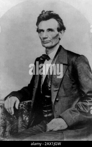 1860 , 20 mai , États-Unis : Le président des États-Unis ABRAHAM LINCOLN ( Big South Fork , KY, 1809 - Washington 1865 ). Photo de WILLIAM MARSH . Lincoln à Springfield, Illinois, deux jours après qu'il a remporté la nomination de son parti - Presidente della Repubblica - Stati Uniti - USA - ritratto - portrait - cravatta - tie - papillon - col - coletto - Abramo ---- Archivio GBB Banque D'Images