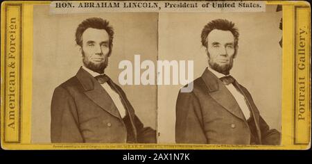 1865 , NEW YORK, États-Unis : Le président des États-Unis ABRAHAM LINCOLN ( Big South Fork , KY, 1809 - Washington 1865 ) . Photo de Lewis E. WALKER (Lewis Emory), ( 1822 - 1880 ). La coupe courte a peut-être été suggérée par le barbier de Lincoln pour faciliter la prise de son masque de vie par Clark Mills. Lincoln savait de l'expérience combien de temps les cheveux pourraient s'accrocher au plâtre." 'Un stéréographe de 1865 longtemps attribué à Mathew Brady a été pris par Lewis Emory Walker, un photographe du gouvernement, vers février 1865 et publié pour lui par E. & H. T. Anthony Co., de New York. - 3 - Presidente della Repubblica - S