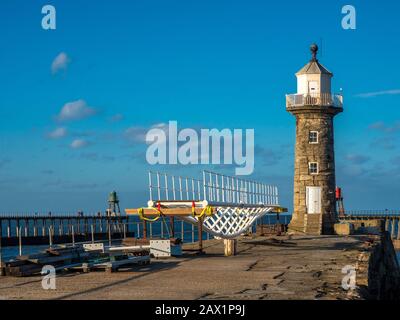 Passerelle d'extension East Pier sur quai juste avant l'installation, Whitby, Royaume-Uni. Banque D'Images