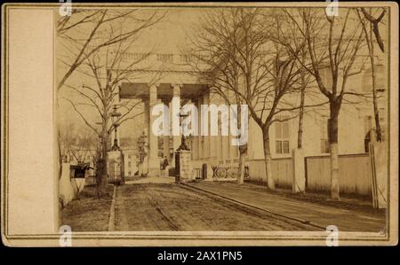 1864 CA , WASHINGTON, DC, USA : La MAISON BLANCHE à l'époque des Etats-Unis Président ABRAHAM LINCOLN ( Big South Fork , KY, 1809 - Washington 1865 ) . - Presidente della Repubblica - Stati Uniti - USA - CASA BIANCA - jardin - giardino - Abramo --- Archivio GBB Banque D'Images