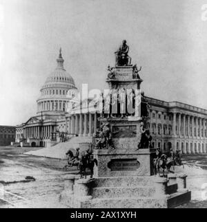 1900 CA , WASHINGTON , DC, États-Unis : Le président américain ABRAHAM LINCOLN ( 1809 - 1865 ) monument , conçu et exécuté par Clark Millsand , Capitole des États-Unis du Nord-est , Washington, D.C. - Stati Uniti - USA - ritratto - portrait - - Abramo - ARTS - ARTE - SCULTORE - SCULPTURE - SCULPTURE - STATUA - STATUE - monument - monumento - Campidoglio --- Archivio GBB Banque D'Images