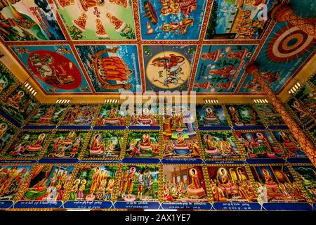 L'Intérieur Coloré Du Temple Wat Ek Phnom, Battambang, Cambodge. Banque D'Images