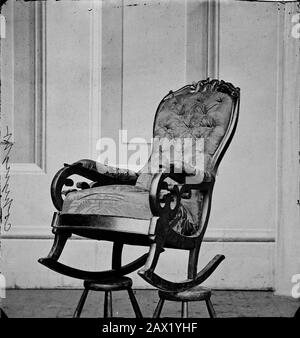 1865 , Washington , DC , USA : boîte du président Lincoln au Ford's Theatre où a été assassiné . Le président américain ABRAHAM LINCOLN ( 1809 - 1865 ). Chaise à bascule utilisée par le président Lincoln dans Ford quand a été tué . - Presidente della Repubblica - Stati Uniti - USA - Abramo - assassinio - tueur - assassinio - omicidio - amicide - attentato - TEATRO - TEATRE - THÉÂTRE --- Archivio GBB Banque D'Images