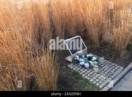 Cracovie. Cracovie. Pologne. Ancien ghetto de Cracovie dans le quartier de Podgorze. Le mémorial à l'emplacement d'aucun orphelinat juif existant. Banque D'Images