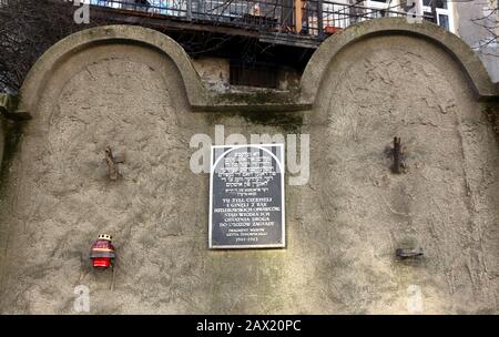 Cracovie. Cracovie. Pologne. Ancien ghetto de Cracovie dans le quartier de Podgorze. La dernière section restante du mur ghetto original à la rue Lwowska. Banque D'Images