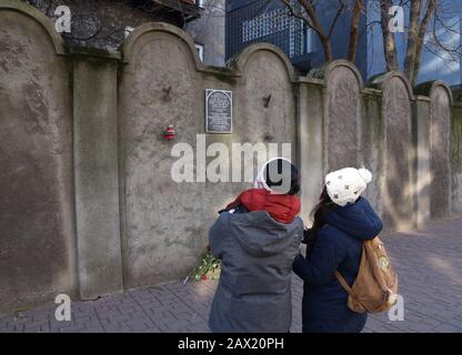 Cracovie. Cracovie. Pologne. Ancien ghetto de Cracovie dans le quartier de Podgorze. La dernière section restante du mur ghetto original à la rue Lwowska. Banque D'Images