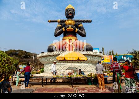 Ta Dumbong Kro Aung Statue, Battambang, Cambodge. Banque D'Images