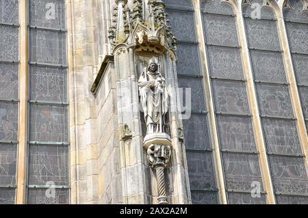 Détail de la façade extérieure de la cathédrale Saint-Jean à Hertogenbosch, Brabant-Nord, Pays-Bas. Architecture gothique néerlandaise, la plus grande église catholique des Pays-Bas. Dominant le centre-ville. Banque D'Images