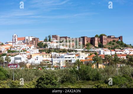 Château et cathédrale, Silves, Algarve, Portugal Banque D'Images