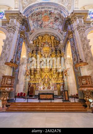 Autel finement décoré dans l'église du Divino Salvador à Séville. Andalousie, Espagne. Banque D'Images