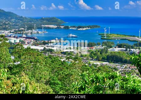 Ile Mahe Seychelles - 20 novembre 2019: Vue sur le parc éolien près de la capitale Victoria. Banque D'Images