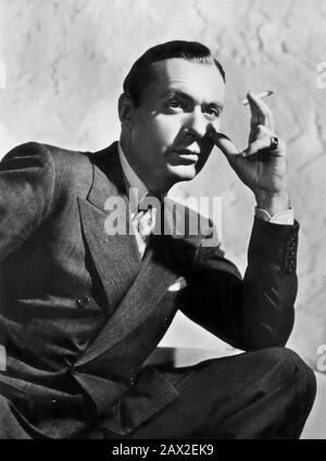 1950 c. : CHARLES BOYER ( 1899 - 1978 ) étoile D'Écran hollywoodien - FILM - CINÉMA - RITRATTO - PORTRAIT - sigaretta - cigarette - fumeur - fumatore - tie - cravatta - col - coletto - MODE - MODA MASCHILE - AMOUREUX LATIN -- Archivio GBB Banque D'Images