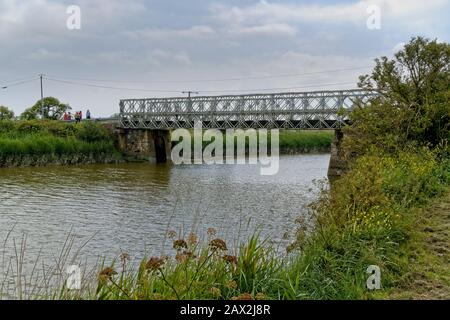 Pont Bailey à Carentan près des plages du débarquement, Normandie, France du Nord. Toujours en service traversant la rivière l’Aure Banque D'Images