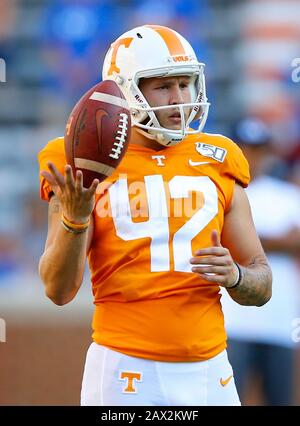 University of Tennessee Volunteers courant de retour Chip Omer (42) pendant les échauffement d'avant-match lors d'un match de football d'université le 7 septembre 2019. Banque D'Images