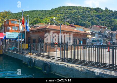 Istanbul, Turquie - 16 Septembre 2019. La gare maritime Anadolu Kavagi sur le Bosphore, dans le quartier résidentiel de Beykoz à Istanbul Banque D'Images
