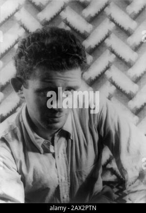 1948, États-Unis : NORMAN MAILER ( 1923 - 2007 ) était un romancier américain, journaliste, essayiste, poète, dramaturge, scénariste et réalisateur de film.- dramaturge . Photo De Carl Van Vechten ( 1880 - 1964 ) . Avec Truman Capote , Joan Didion , Hunter S. Thompson , John McPhee , et Tom Wolfe , Mailer est considéré comme un innovateur de la non-fiction créative, un genre parfois appelé New Journalism, qui superpose le style et les dispositifs de la fiction littéraire sur le journalisme basé sur les faits. Il a reçu le prix Pulitzer deux fois et le prix du livre national une fois. En 1955, Mailer, avec John Wilcock, Banque D'Images