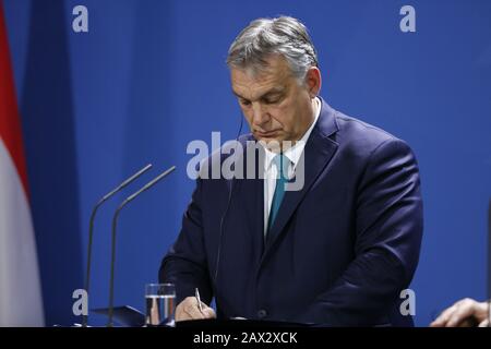 Berlin, Allemagne. 10 février 2020. Berlin: Le Premier ministre hongrois Viktor Orbán lors de la conférence de presse à la Chancellerie fédérale. (Photo De Simone Kuhlmey/Pacific Press) Crédit: Pacific Press Agency/Alay Live News Banque D'Images