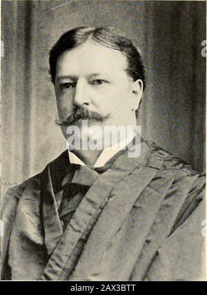Hommes et femmes d'Amérique; un dictionnaire biographique des contemporains . acification, agissant personnellement comme gouvernorjusqu'à ce qu'un gouverneur viitable ait été trouvé pour con-tinue ce travail. En 1905, avec une délégation de Congres-sional, il a fait une tournée de l'in-spection aux Philippines, et à Septem-ber, 1907, il a de nouveau commencé une autre visite de la fille à Manille. Le secrétaire Taft a récéré la nomination présidentielle du parti républicain en 1908; a été élu par vote apopulaire de 7,061,875, une majorité de 1,045,715 voix; et par un vote électoral de 321 à 162, et inauguré le 4 mars 1909, pour le mandat expirant Banque D'Images