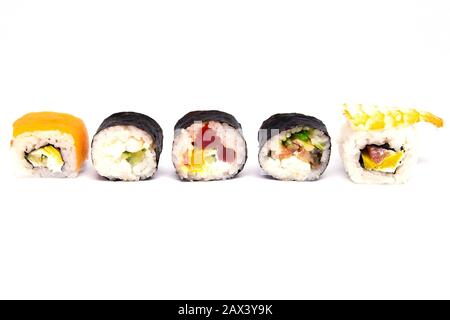 Un ensemble de rouleaux de différents types isolés sur un fond blanc. Banque D'Images