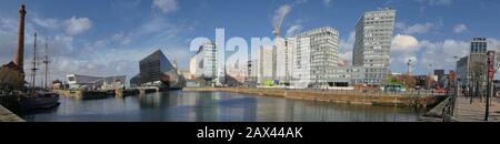 Vue panoramique sur Canning Dock - partie de l'historique bord de mer de Liverpool Banque D'Images