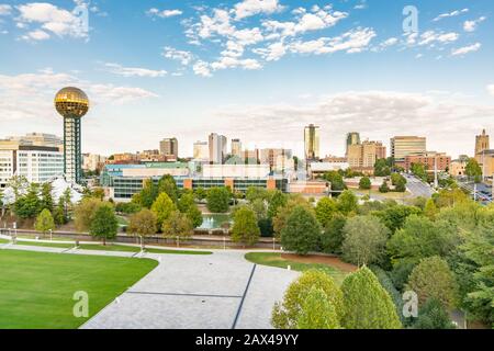 Knoxville, TN - 9 octobre 2019: Ville de jour du centre ville de Knoxville Banque D'Images