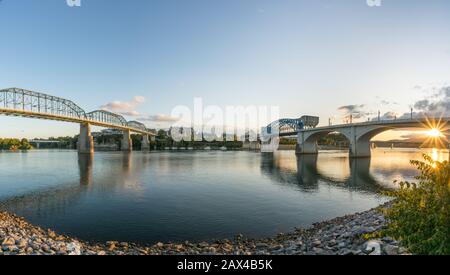 Chattanooga, TN - 8 octobre, 2019 : Chattanooga sur les toits de la ville le long de la rivière Tennessee Banque D'Images