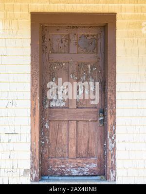 Ancienne porte en bois dépeinte Banque D'Images