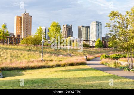 Birmingham, AL - 7 octobre 2019 : ville de Birmingham, du Railroad Park Banque D'Images