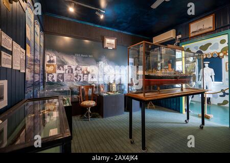 Exposition d'objets extraits de l'épave du Yongala, Musée maritime de Townsville, Townsville, Queensland, Australie Banque D'Images