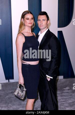 Beverly Hills, États-Unis. 9 février 2020. Beverly HILLS, CALIFORNIE - 9 FÉVRIER: Behati Prinsloo, Adam Levine assister à la fête des Oscars 2020 Vanity Fair au Wallis Annenberg Center for the Performing Arts le 9 février 2020 à Beverly Hills, Californie. Photo: Crash/Imagespace Credit: Imagespace/Alay Live News Banque D'Images