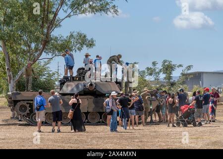 Réservoir d'Abrams exposé à l'occasion de la journée portes ouvertes de l'armée australienne, caserne de l'armée de Lavarack, Townsville North Queensland Banque D'Images