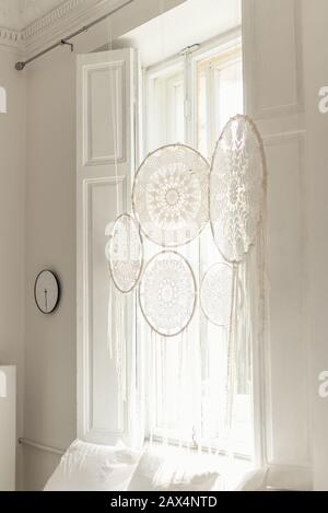 Dreamcatcher dans une chambre lumineuse de style scandinave Banque D'Images