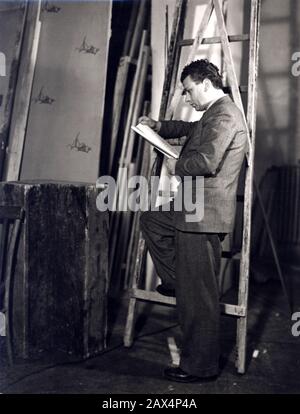 1939 CA, ITALIE : l'acteur italien GINO CERVI ( 1901 - 1974 ). Fils du critique de théâtre italien Antonio Cervi, Gino Cervi était l'un des acteurs italiens les plus célèbres, d'abord sur scène, puis à l'écran et enfin à la télévision. Il est apparu dans sa première pièce en 1924, un an après la mort de son père. Il a gagné la renommée mondiale avec trois films dirigés par Alessandro Blasetti : Aldebaran (1935), Ettore Fieramosca (1938), et Un' Avventura di Salvator Rosa (1939). Après la seconde Guerre mondiale, sa carrière cinématographique a prospéré, puis à la télévision, il a trouvé une nouvelle renommée en tant qu'inspecteur Jules Maigret dans une série De Films de télévision basés sur le Banque D'Images