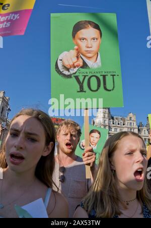 Les enfants, les étudiants, les familles et les militants à crise climatique grève manifestation à Westminster ; Londres ; Angleterre ; Royaume-Uni ; dans le cadre d'une campagne mondiale à travers le monde, le 20 septembre 2019 Banque D'Images