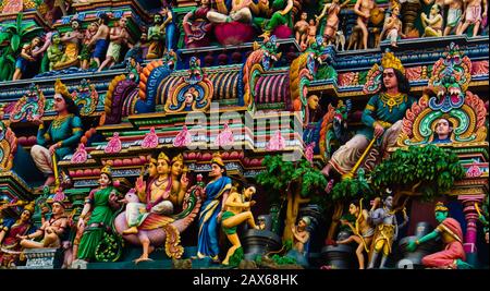 Vue rapprochée du gopuram (tour) du temple de Kapaleeshwarar, Mylapore, Chennai, Inde Banque D'Images