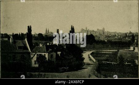 Nuremberg et son art à la fin du XVIIIe siècle. . Fig. 122. St, Église Egidius. Photo de F. Schmidt.. Fig. 123. Vue de Nuremberg depuis le sud-est.Photographie par F. Schmidt. CONCLUSION. La splendeur de Nuremberg s'était entièrement enragée au cours des 17* et 18^ siècles, et elle a cessé après cela d'être une ville indépendante. Lorsqu'il est entré au cours du siècle iq**, ses finances étaient dans le désordre, sans idéaux inspirants et politiquement impuissants. Le commerce, qui avait jeté les bases de son pouvoir unique et de sa grandeur, était complètement paralysé, la vie industrielle manquait Banque D'Images