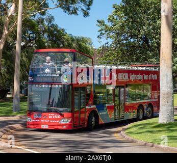 Bus touristique à impériale à Kings Park, Perth, Australie. Banque D'Images