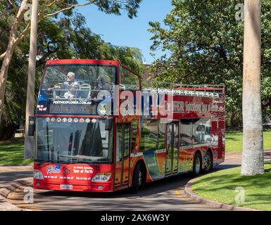 Bus touristique à impériale à Kings Park, Perth, Australie. Banque D'Images