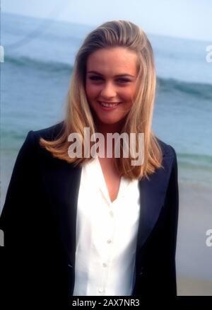 Malibu, Californie, États-Unis 7 juillet 1995 l'actrice Alicia Silverstone assiste à la première « Clueless » le 7 juillet 1995 à Leo Carrillo Beach à Malibu, Californie, États-Unis. Photo De Barry King/Alay Stock Photo Banque D'Images